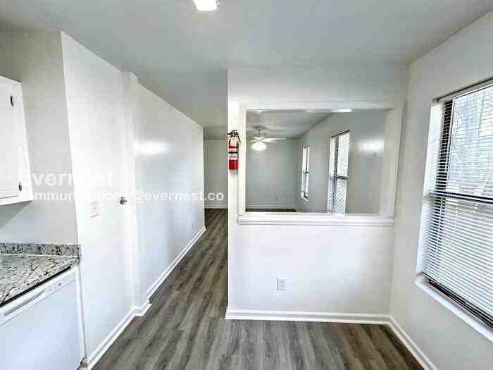 437 Annie St - Photo 3 of 17