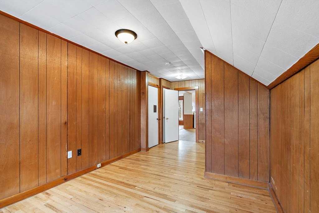 2 Sutherland St Apt 3 #3 - Photo 5 of 10