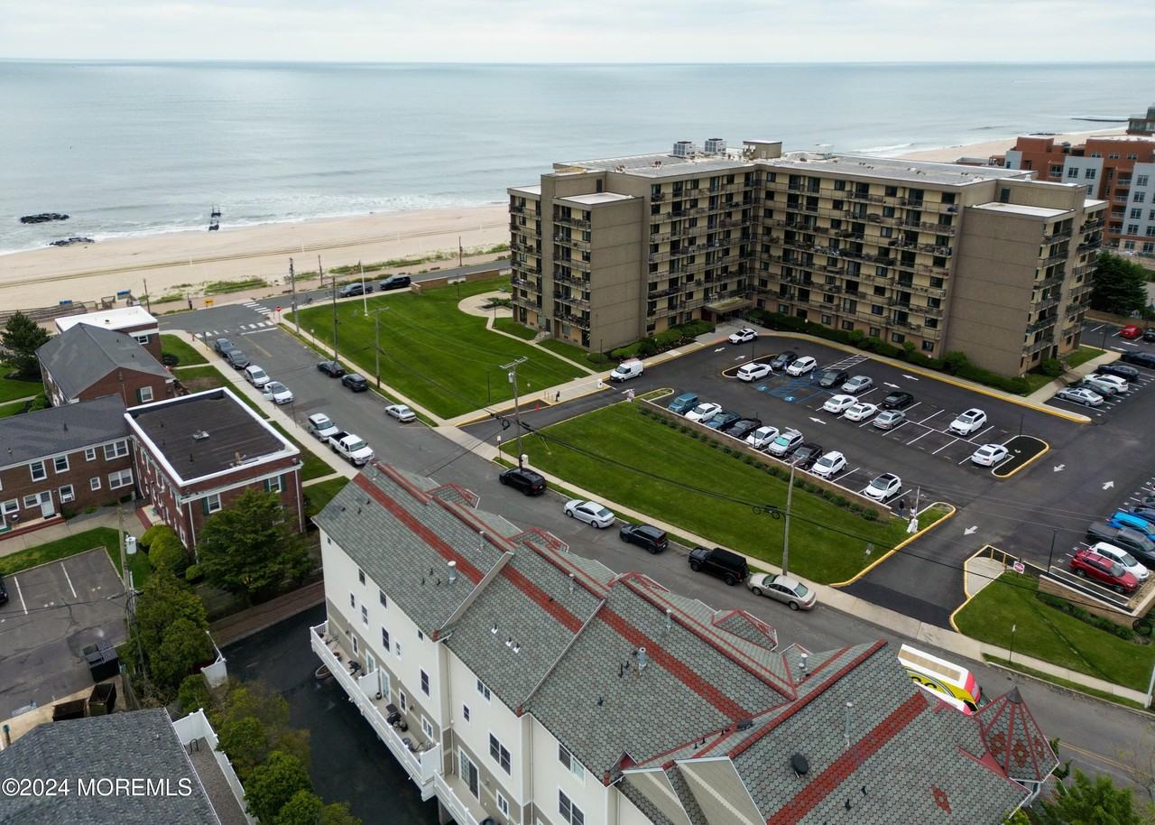 29 Pavilion Ave - Photo 3 of 32