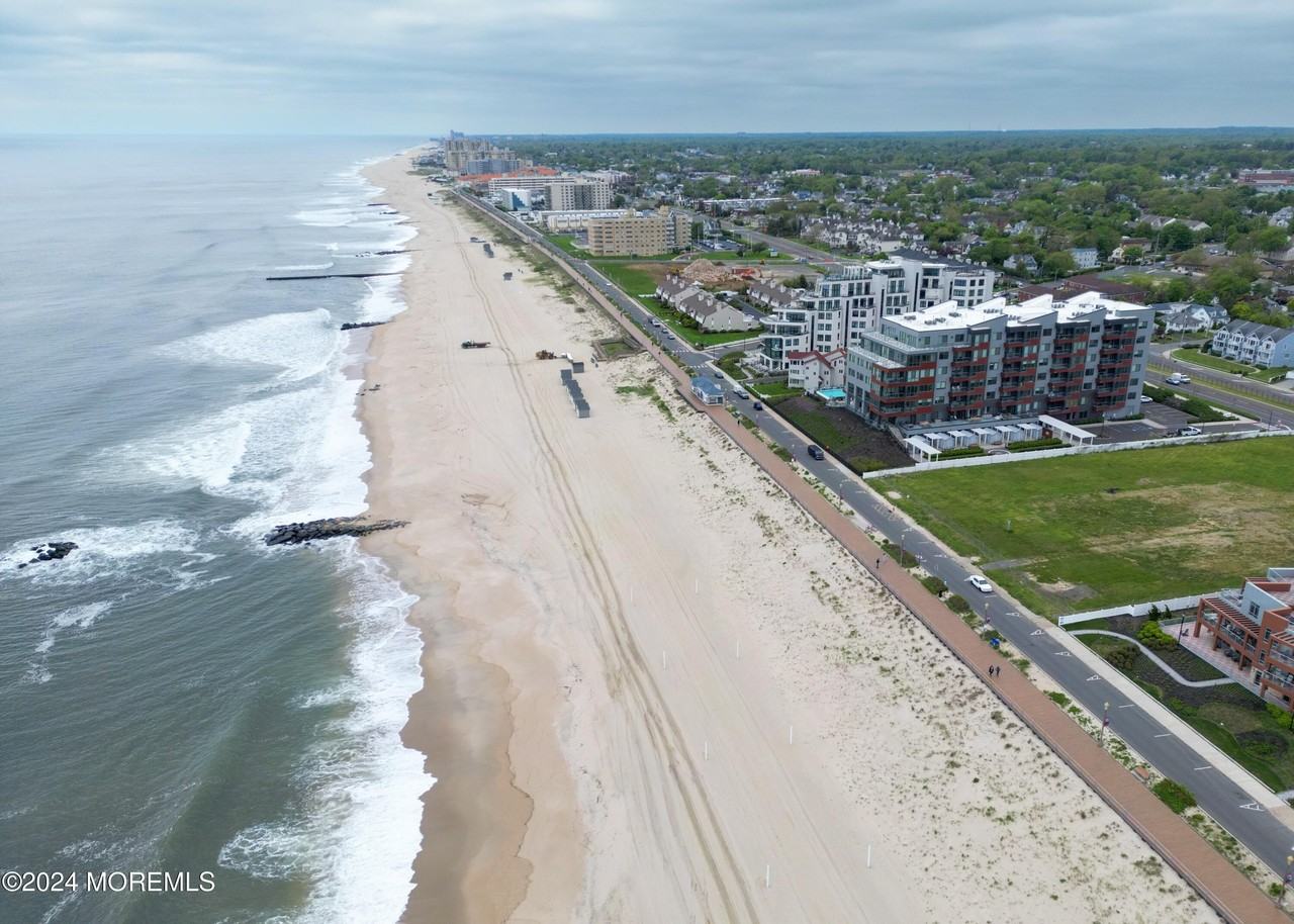 29 Pavilion Ave - Photo 4 of 32