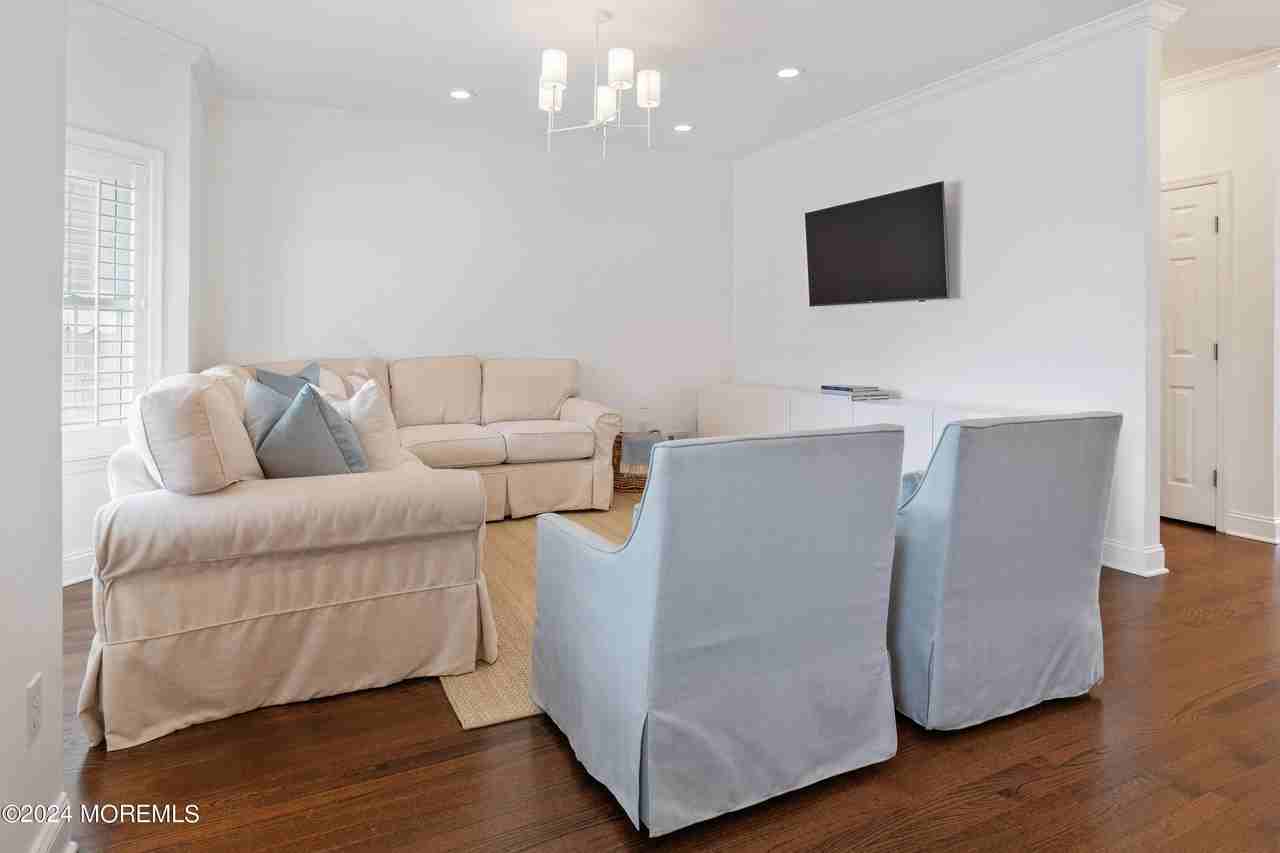 29 Pavilion Ave - Photo 7 of 32