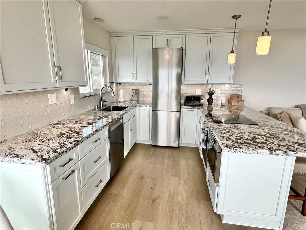 240 Moss St #15 - Photo 5 of 17