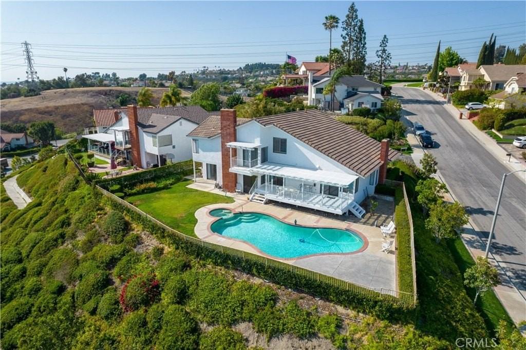 2326 N Rockridge Cir - Photo 2 of 50