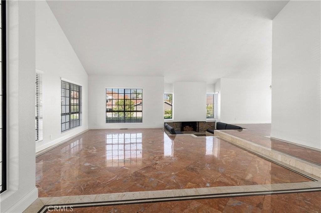 2326 N Rockridge Cir - Photo 5 of 50