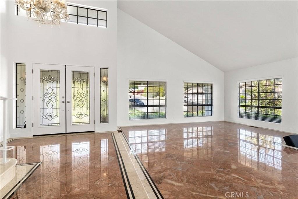 2326 N Rockridge Cir - Photo 7 of 50