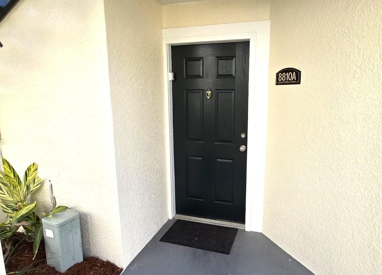 8810 Grand Palms Cir - Photo 4 of 14