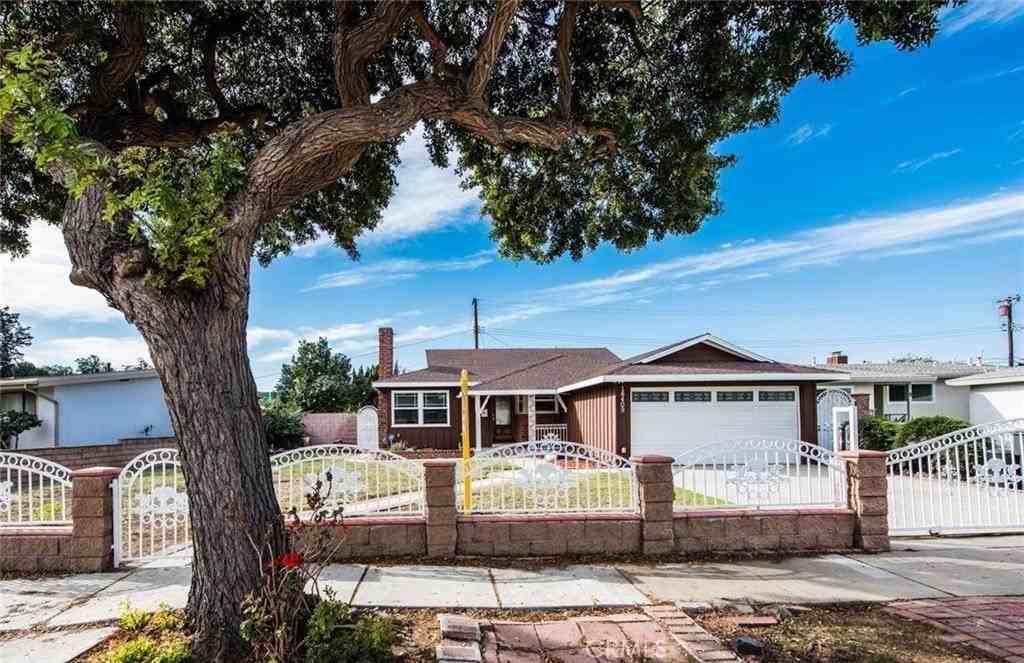 18409 Purche Ave - Photo 3 of 41