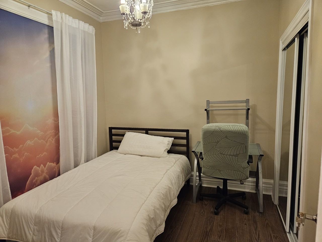 Rue St-Urbain - Photo 2 of 19