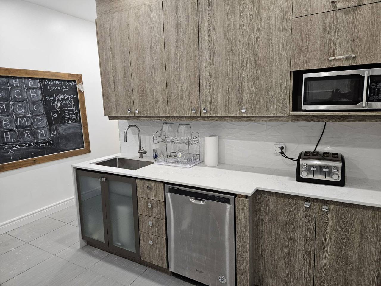 Rue St-Urbain - Photo 6 of 19