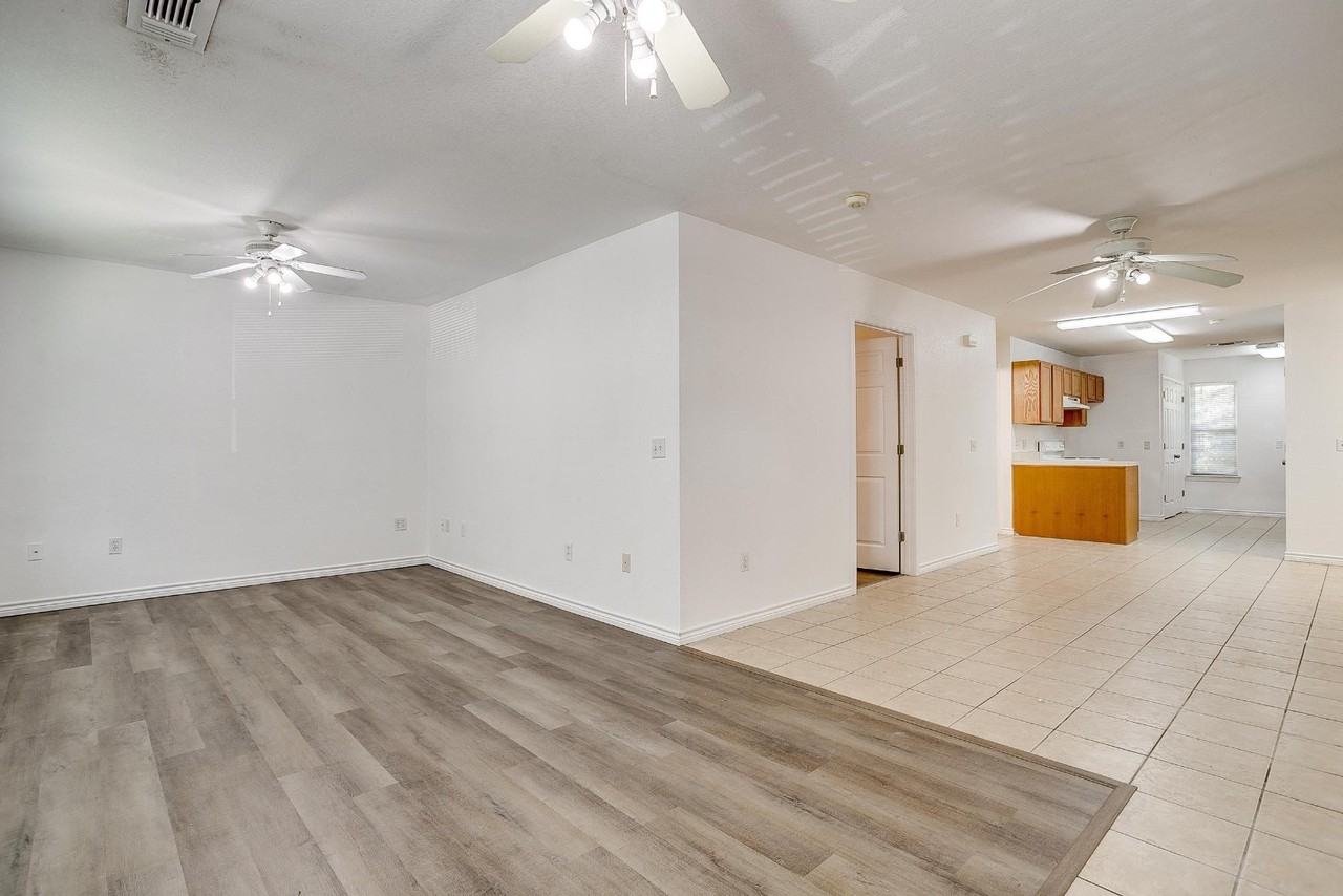 208 N Val Verde Cir - Photo 4 of 10