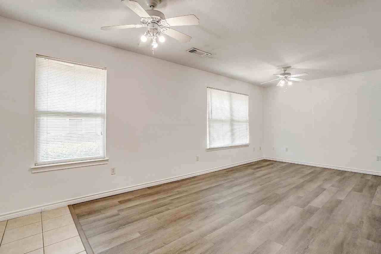 208 N Val Verde Cir - Photo 7 of 10