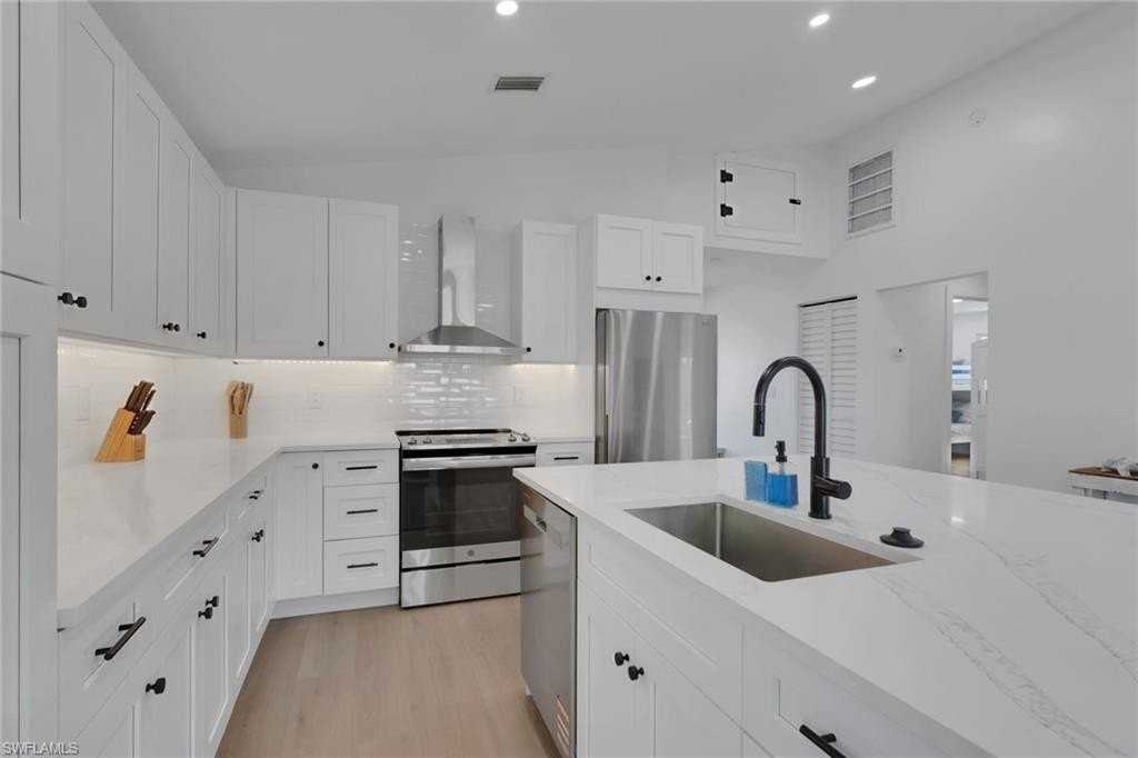 2700 Gulfview Dr - Photo 7 of 25