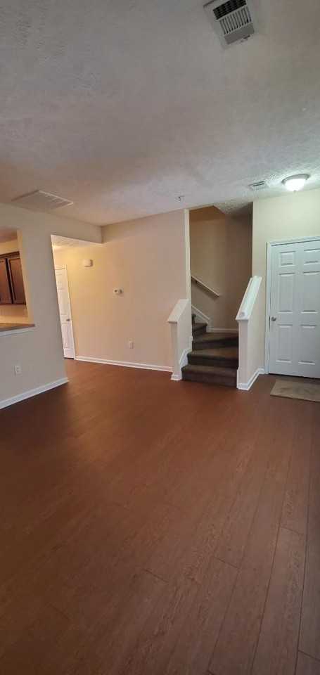1007 Wells Way - Photo 5 of 20