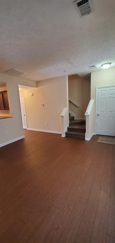 1007 Wells Way - Photo 6 of 20