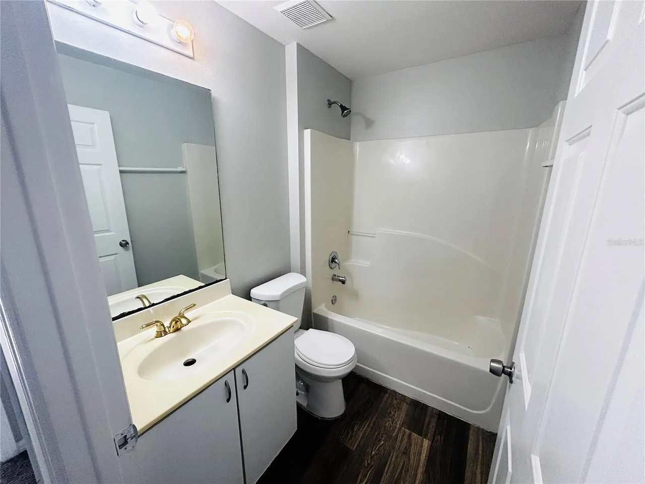 40 Coventry Ct #1 - Photo 3 of 35