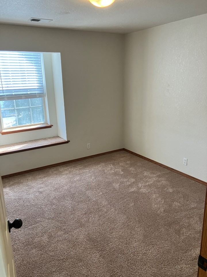 1750 Jessica Ct - Photo 7 of 9