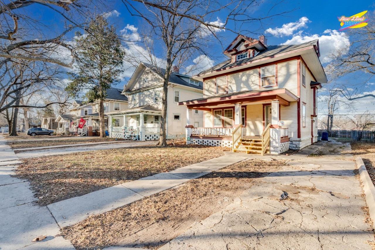 339 N Holyoke Pl - Photo 4 of 20