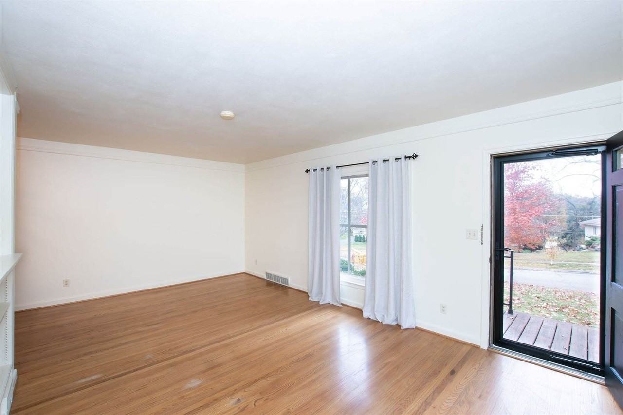 4933 Woodland Ave - Photo 7 of 25