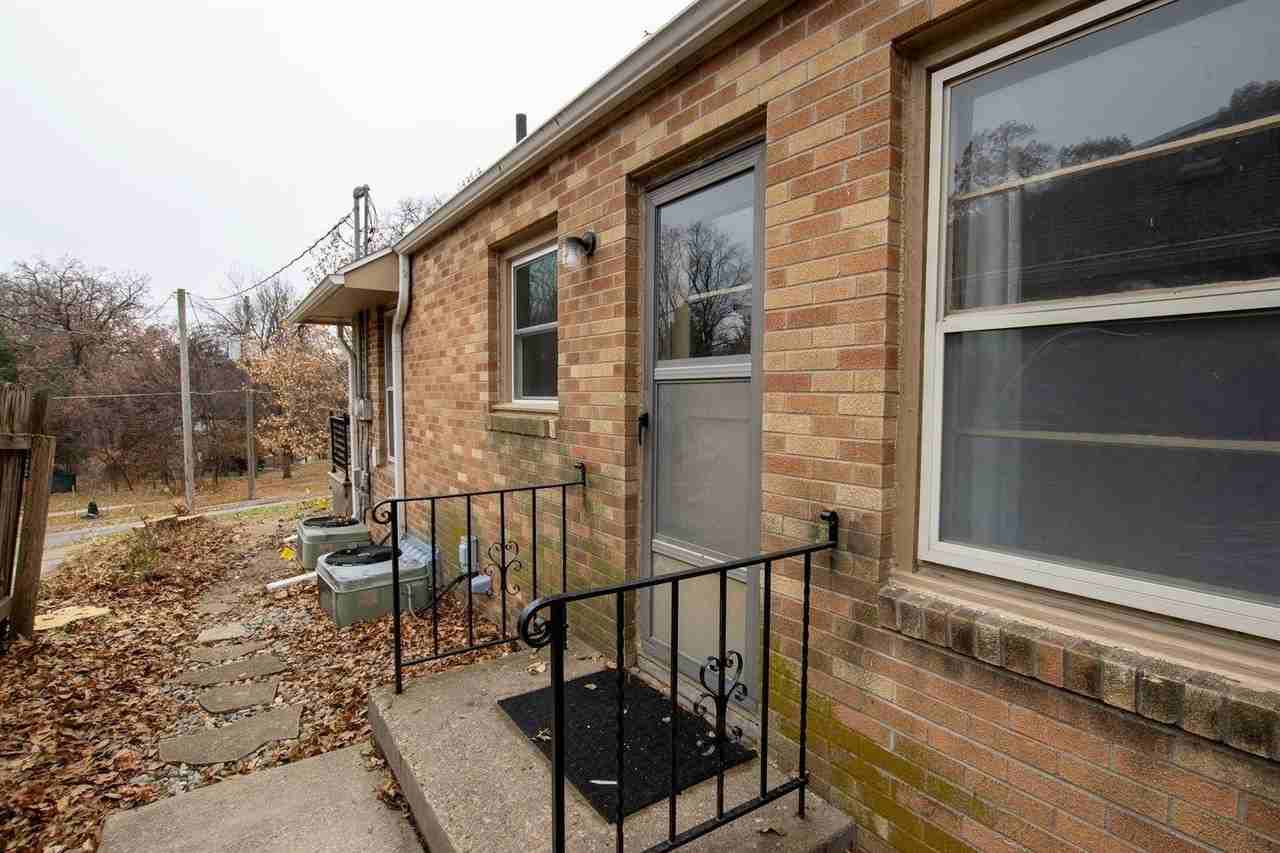 4931 Woodland Ave - Photo 4 of 20