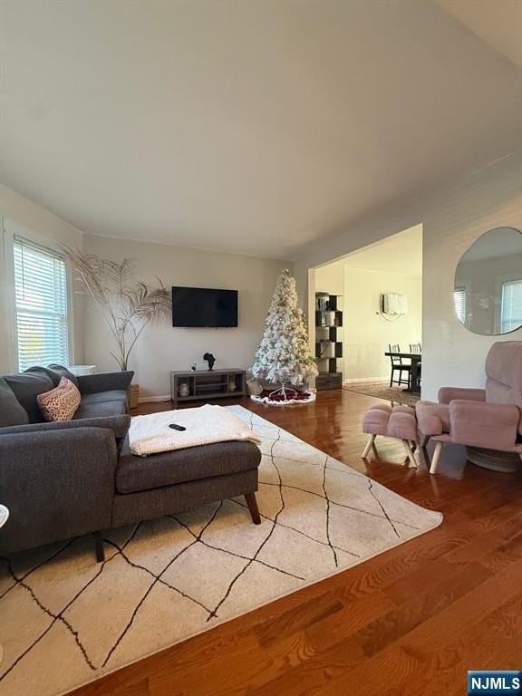 365 3rd St - Photo 6 of 31