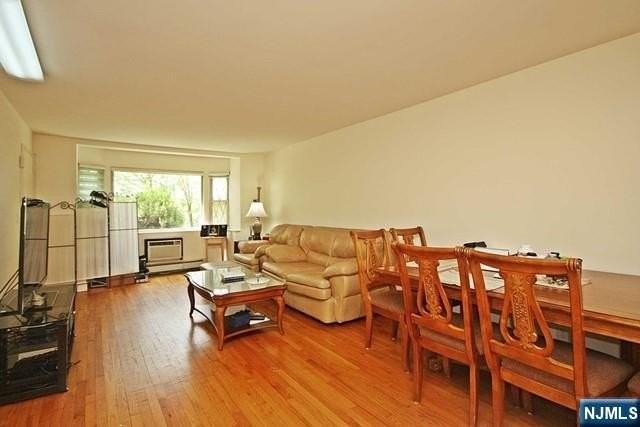 525 Grand Ave - Photo 2 of 14