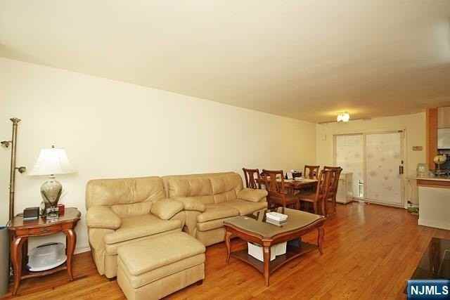 525 Grand Ave - Photo 4 of 14