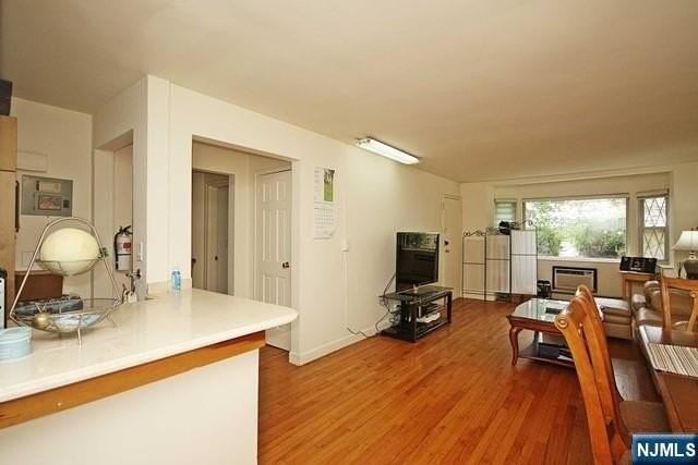 525 Grand Ave - Photo 5 of 14