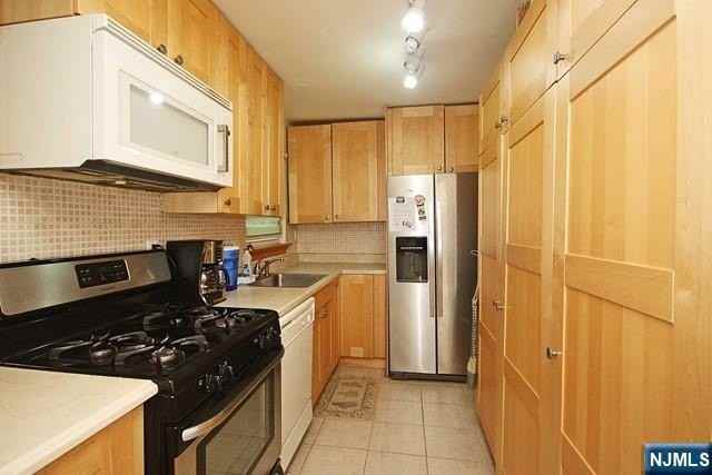 525 Grand Ave - Photo 7 of 14