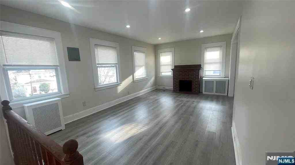 156 Hudson Ave - Photo 2 of 15