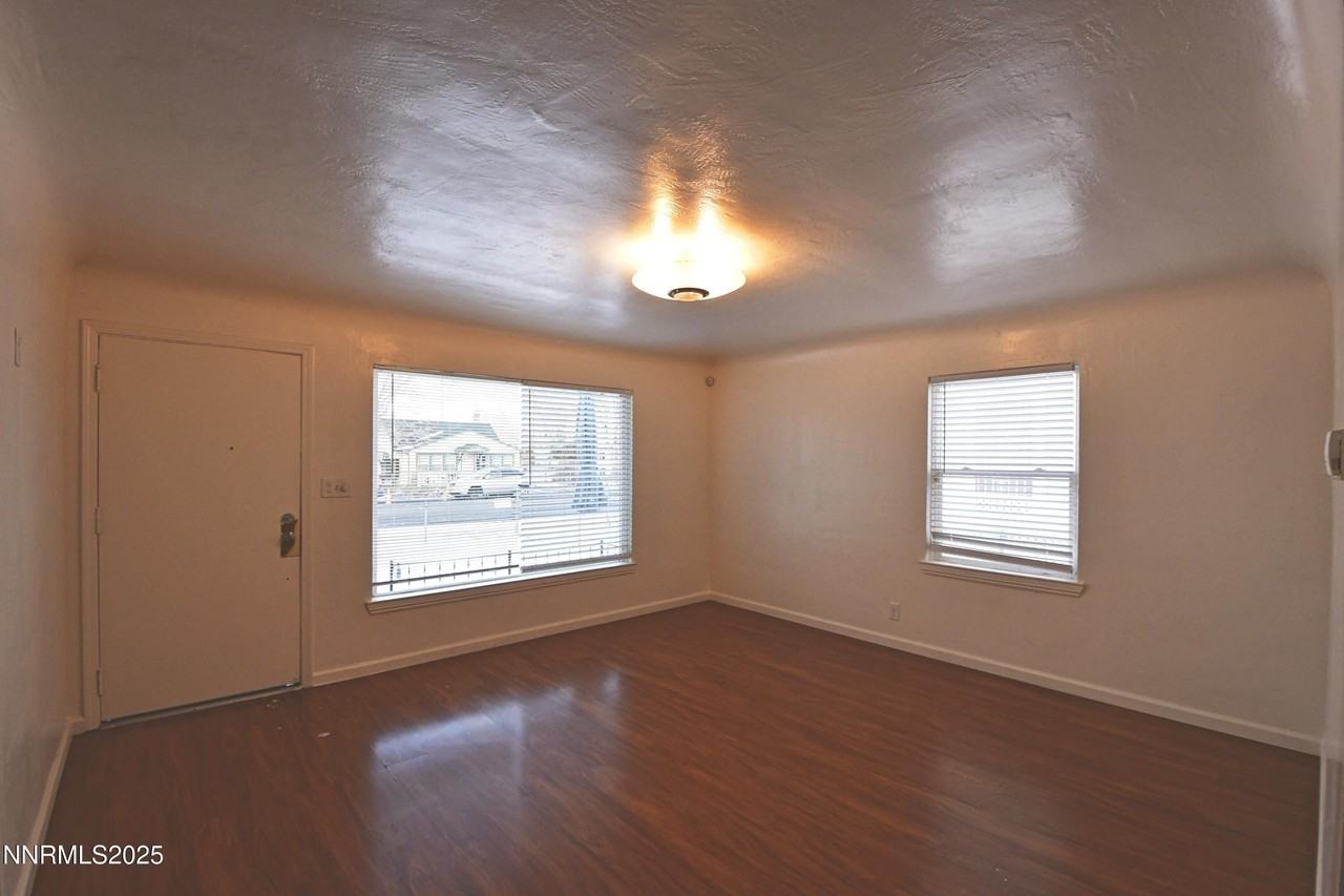 1607 H St - Photo 3 of 19