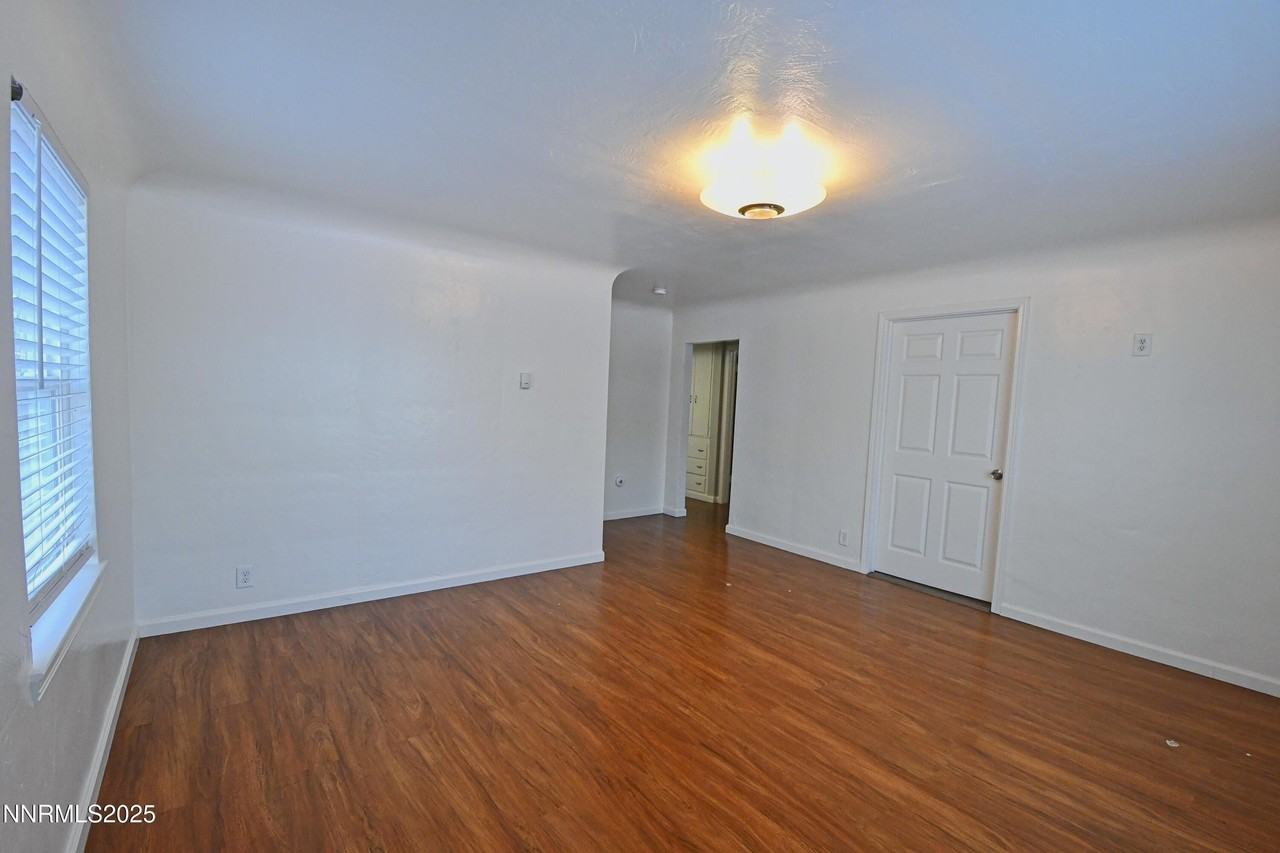 1607 H St - Photo 4 of 19