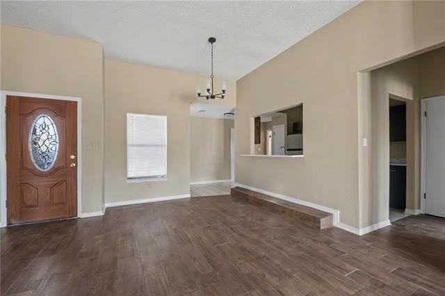 300 Lionel Ct - Photo 6 of 12