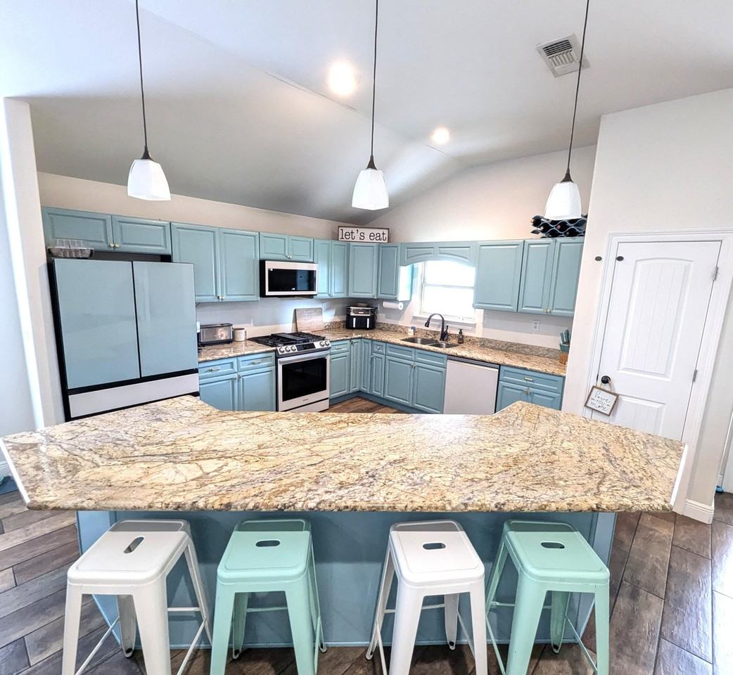 1880 Presidio St - Photo 2 of 15