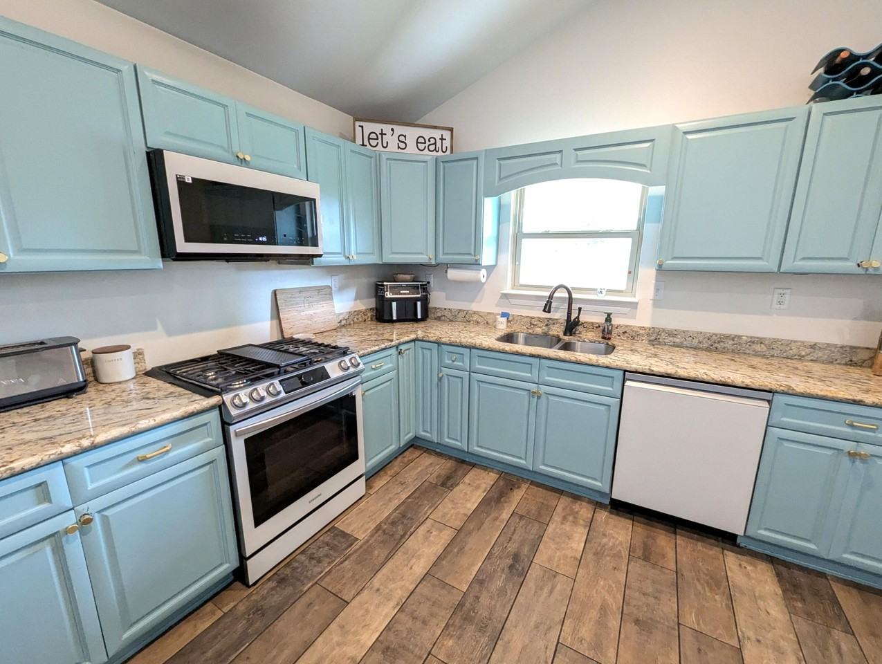 1880 Presidio St - Photo 4 of 15