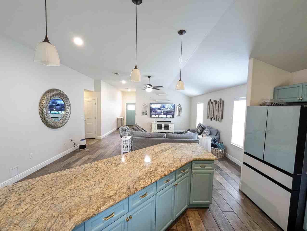 1880 Presidio St - Photo 5 of 15