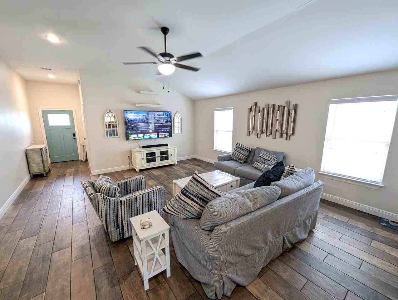 1880 Presidio St - Photo 7 of 15