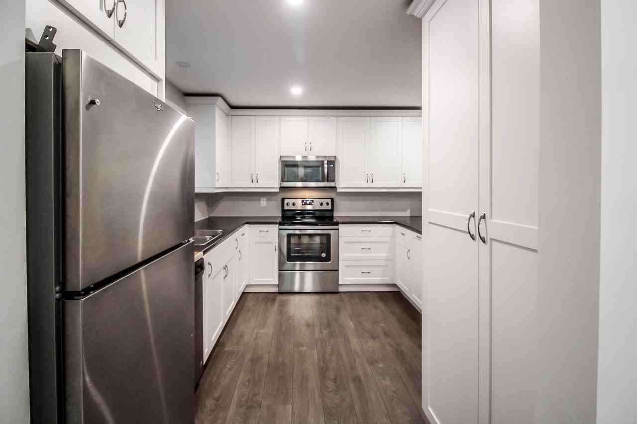 668 Highpoint Ave #1UPPER - Photo 5 of 24