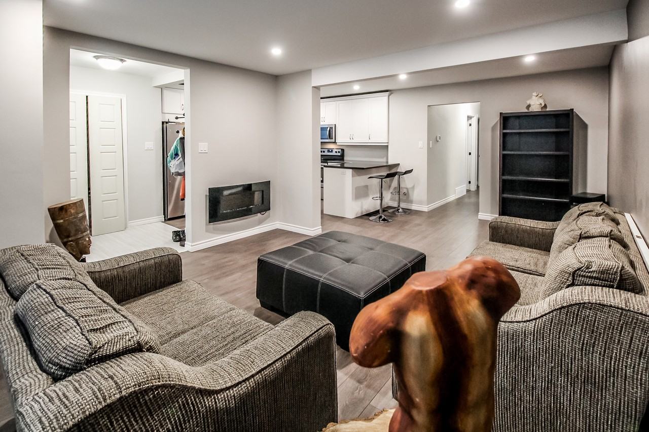 668 Highpoint Ave #1UPPER - Photo 7 of 24