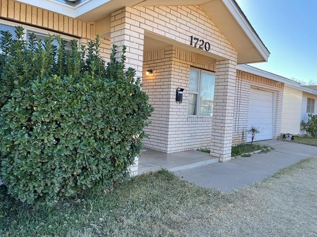 1720 E 49th St - Photo 2 of 13