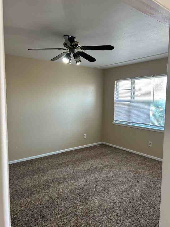 1720 E 49th St - Photo 4 of 13