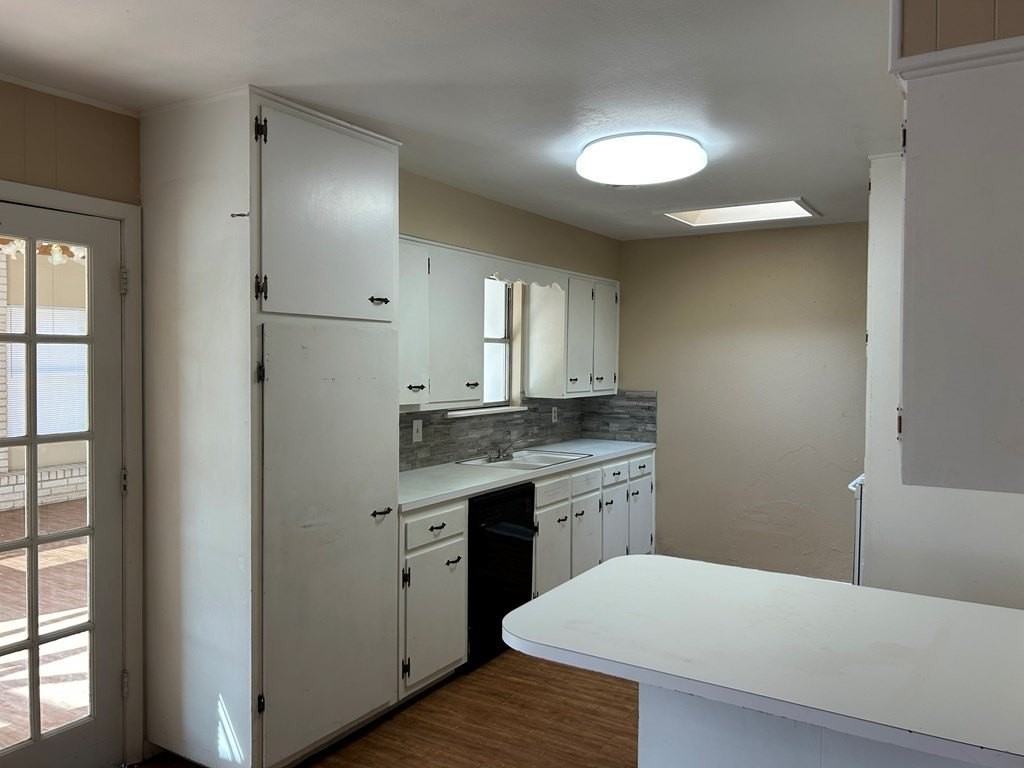 1720 E 49th St - Photo 6 of 13