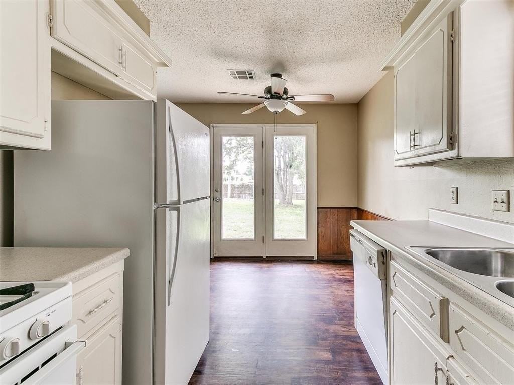 1303 Homeland Ave - Photo 2 of 17