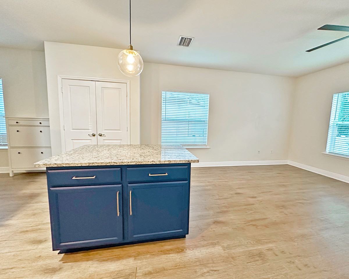 1736 W Walnut St #NA - Photo 6 of 24