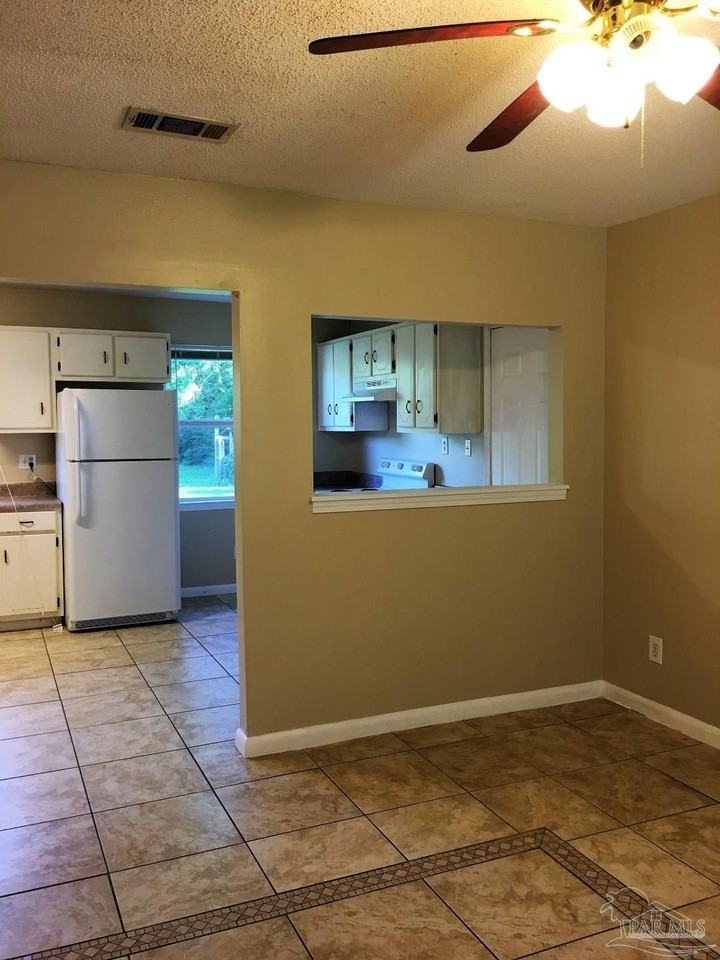 1028 Woodbury Pl - Photo 5 of 9