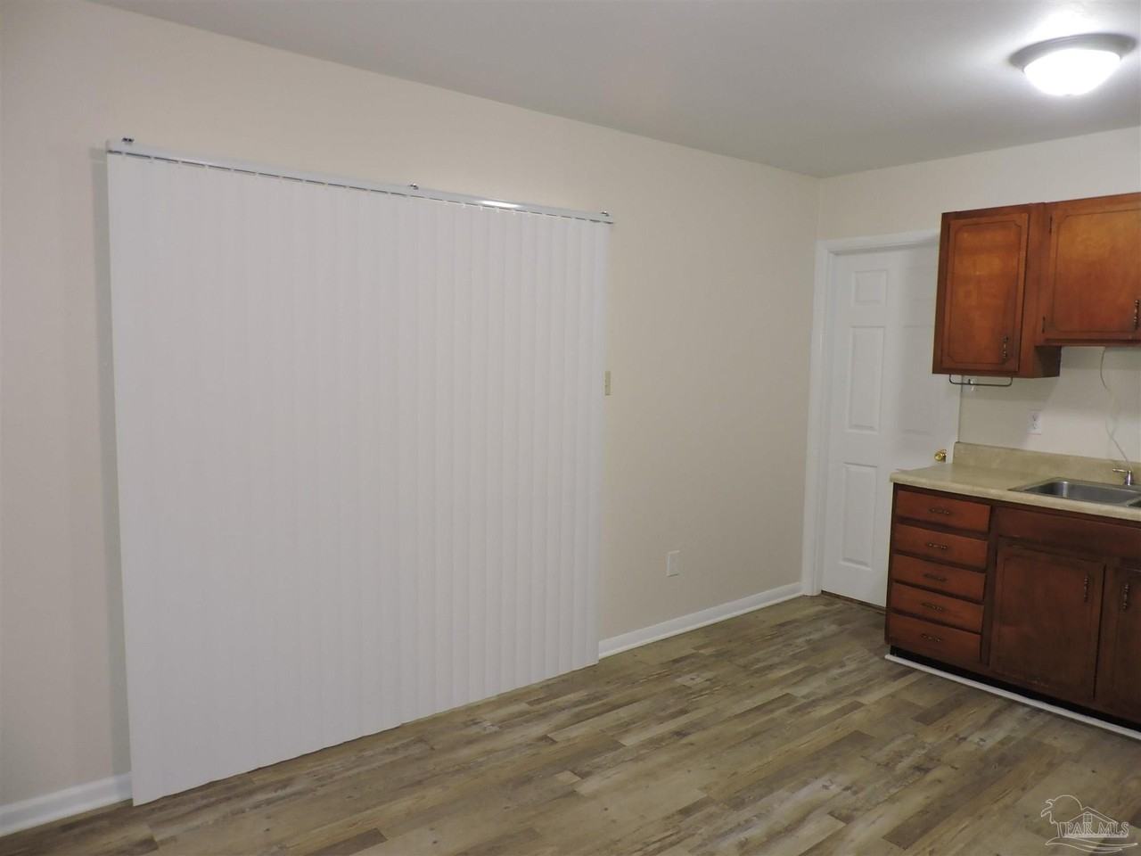 7104 Whirlybird Ave - Photo 4 of 22