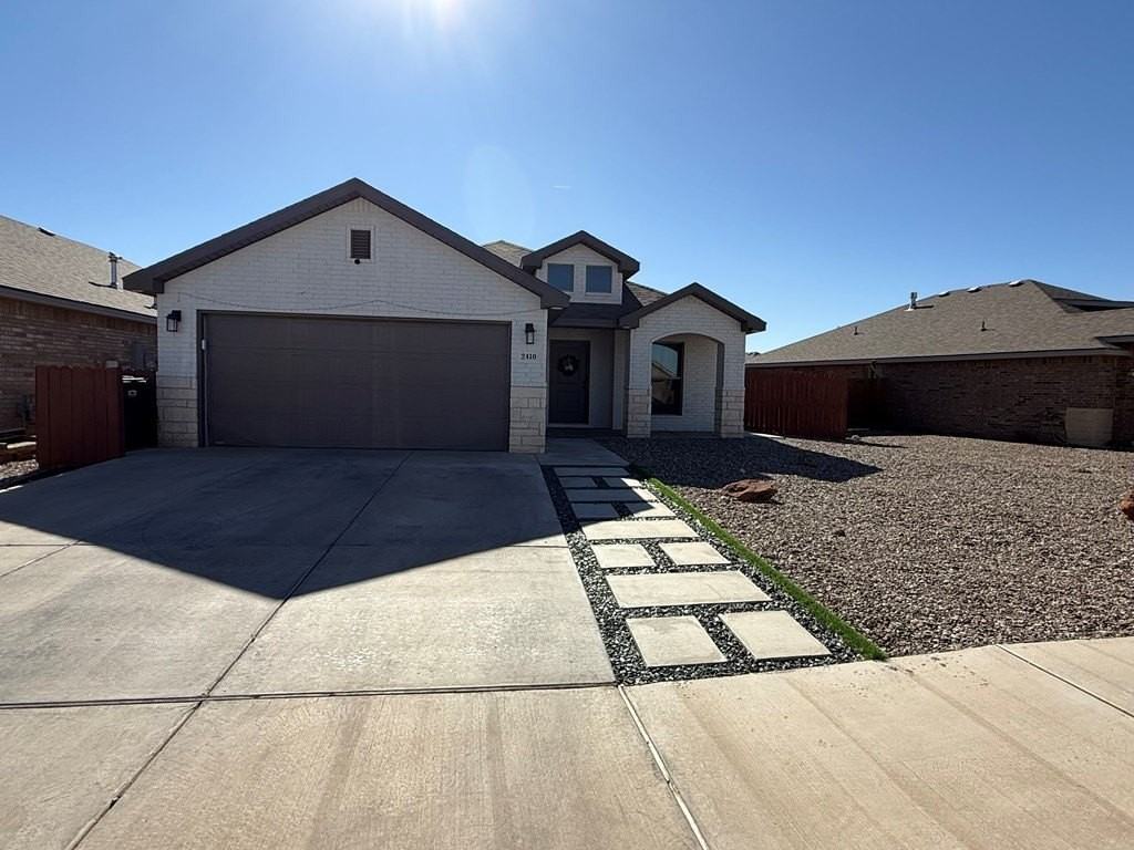 2410 Outlaw Ct - Photo 2 of 18