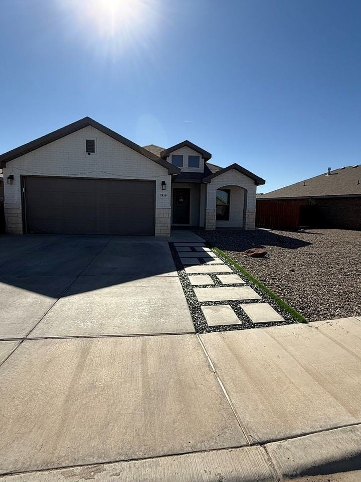 2410 Outlaw Ct - Photo 3 of 18