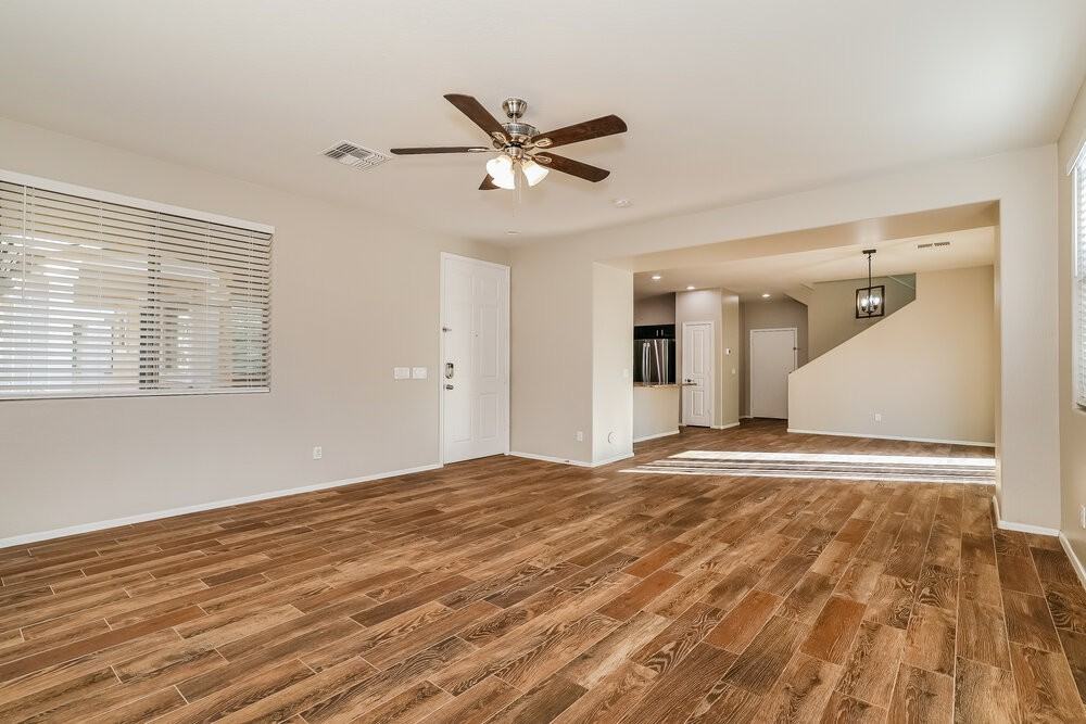 129 E Catclaw St - Photo 6 of 17