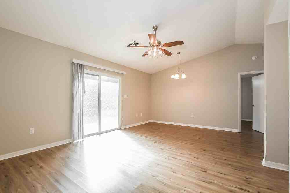 3544 Lake Eleanor Dr - Photo 3 of 16