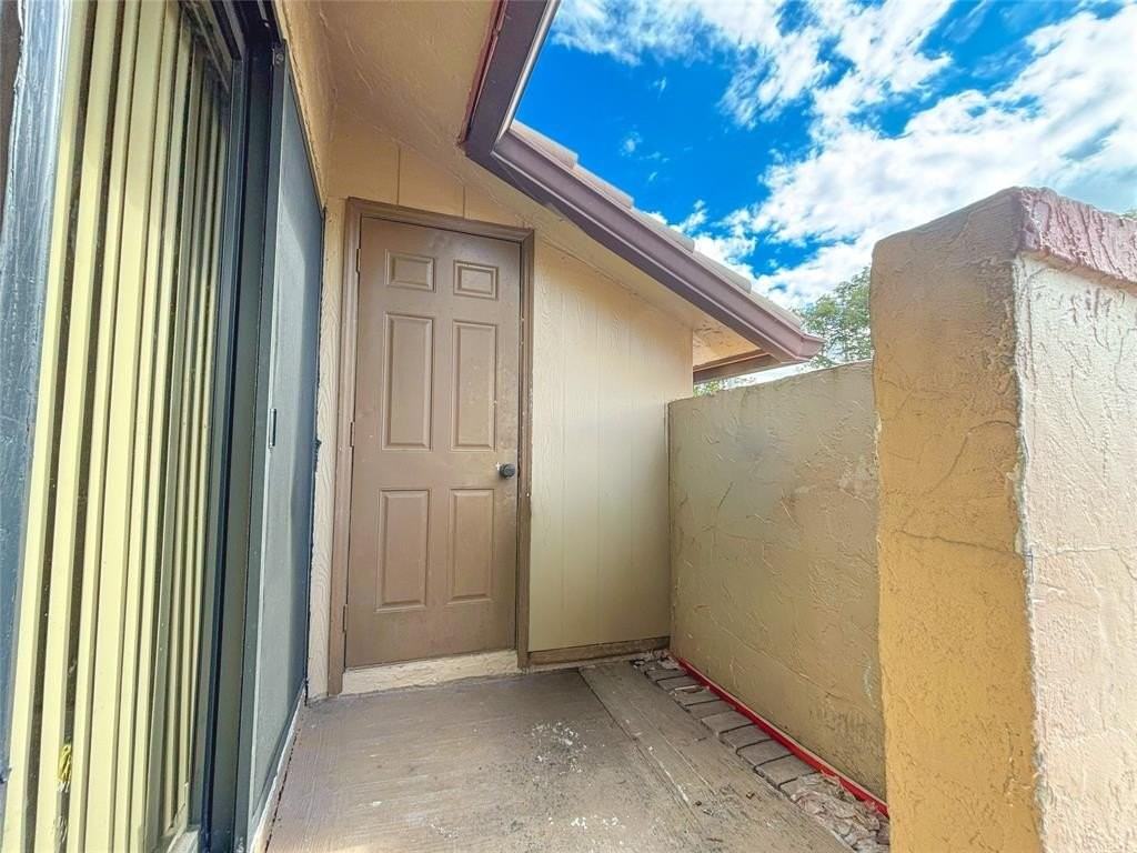 3553 Riverside Dr - Photo 3 of 31